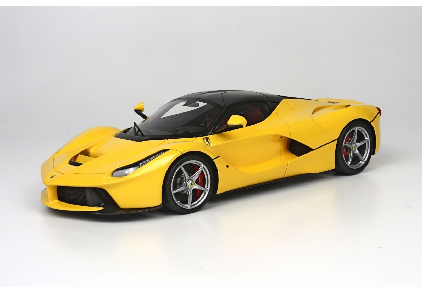 Ferrari LAFERRARI желтая